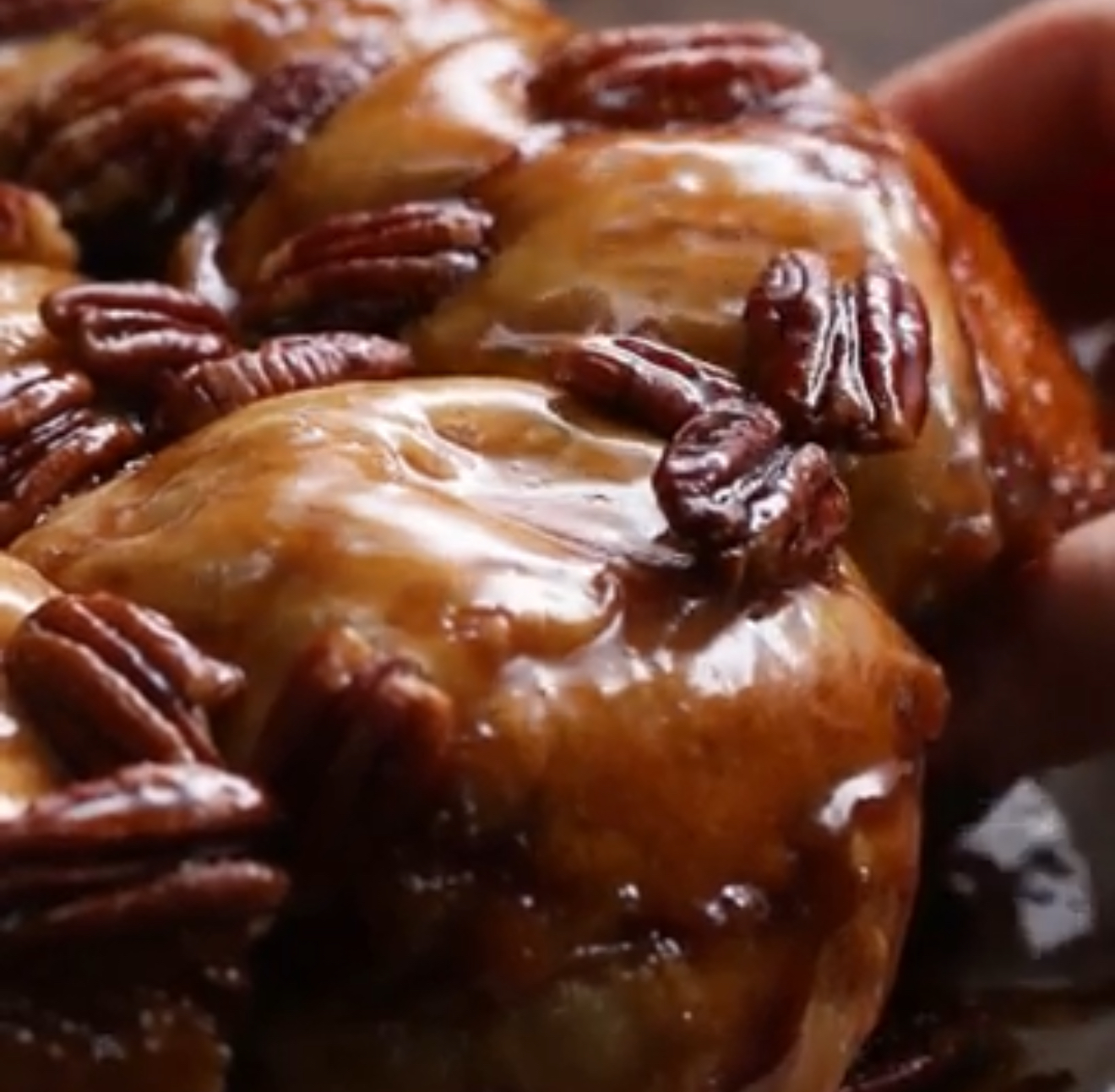 Булочки с маком и карамелью